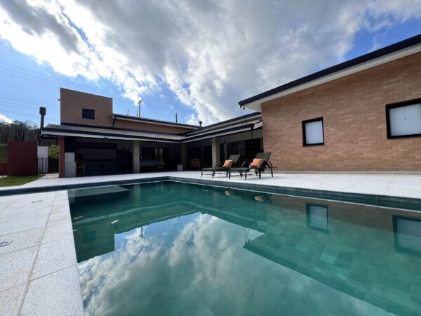 StayBr Ibiúna - Casa de Campo | Piscina & Lareira - Imagem 17
